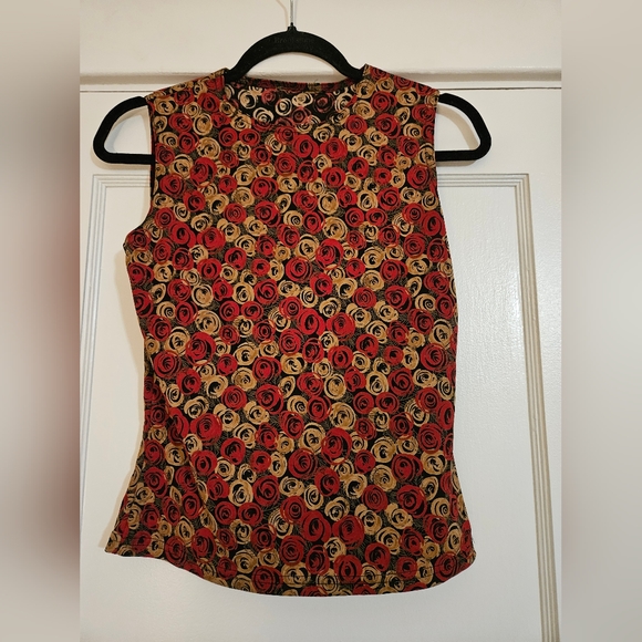 unknown Tops - Sleeveless Fitted Rose Design Top Size Small